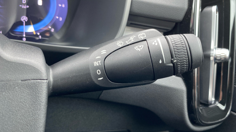 Volvo XC40 2.0 B3P Plus Dark 5dr Auto Petrol Estate